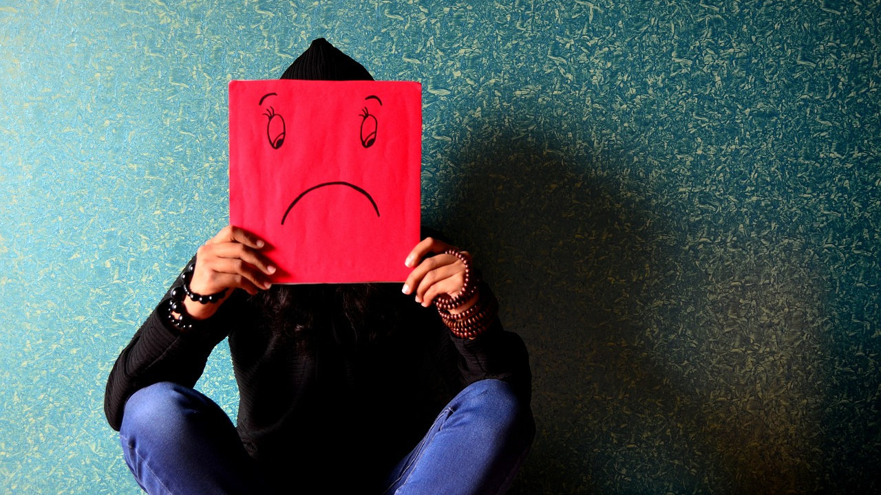 איך להתמודד עם רגשות שליליים
